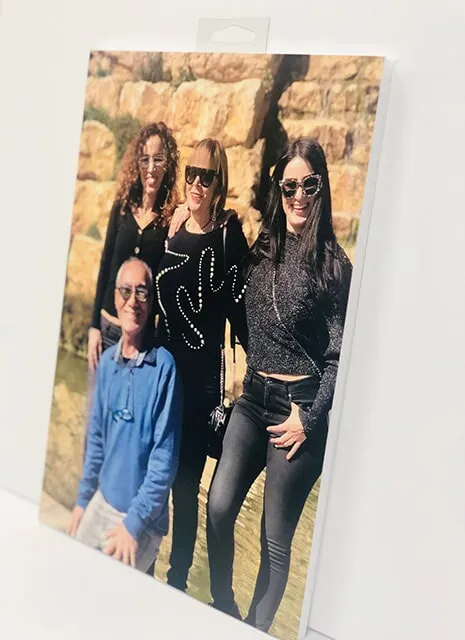 תמונה משפחתית מודפסת על לוח קאפה